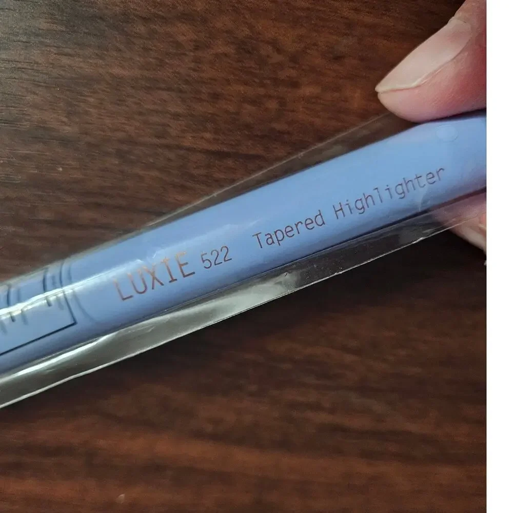 NEW in plastic! Luxie 522 Tapered Highlighter Brush